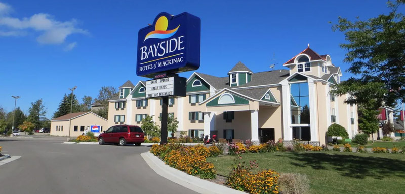 Crown Choice Inn and Suites Mackinaw City