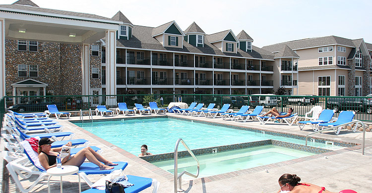 Crown Choice Inn and Suites Mackinaw City