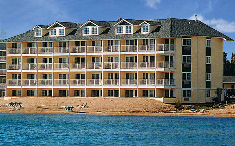 Clarion Hotel Beachfront Mackinaw City