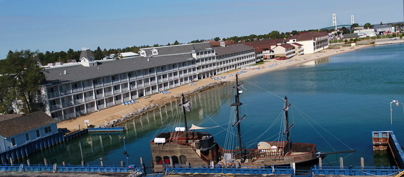 Hamilton Inn Select Beachfront Mackinaw City