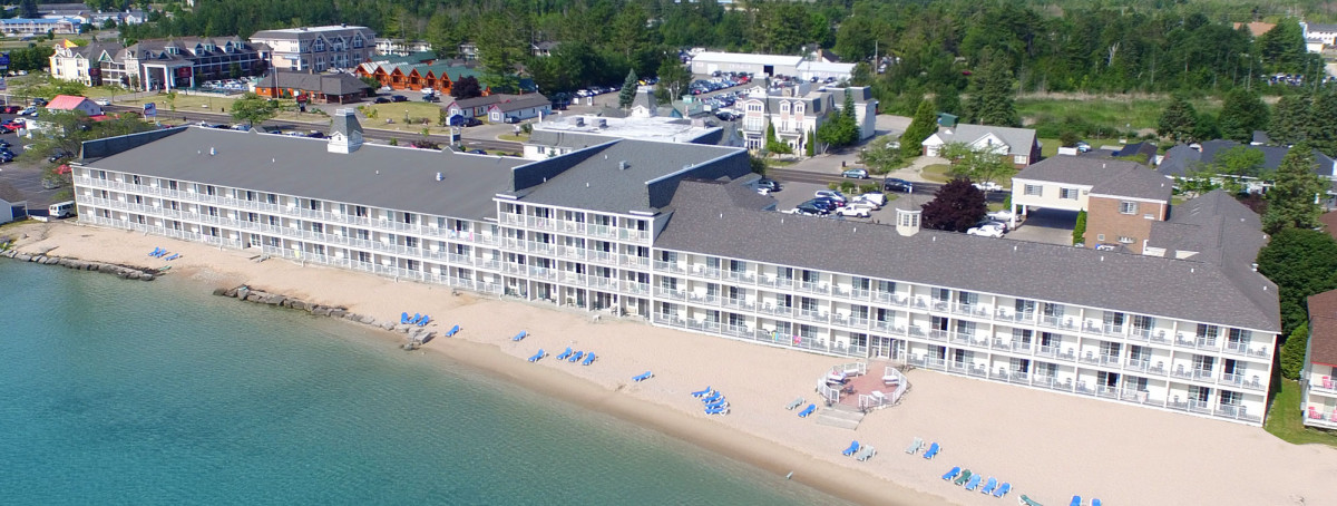 Hamilton Inn Select Beachfront in Mackinaw City