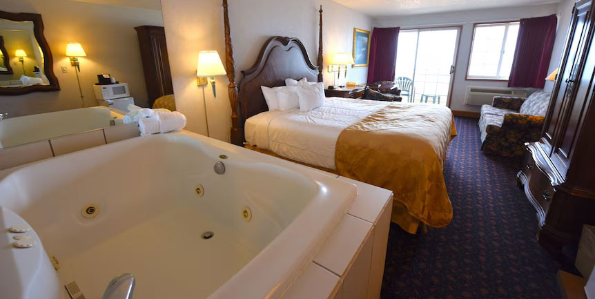 Jacuzzi Room at Hamilton Inn Select with Lake Views
